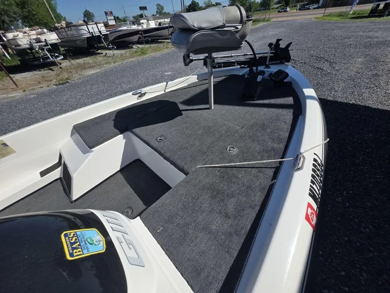 Slide: The Image of 1999 Generation III G3 Fiberglass boat with seating and carpeted deck in a marina setting. - 8