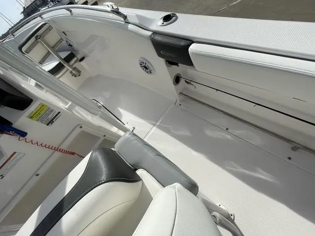 Slide: The Image of Robalo R222 Explorer 2022 - 10