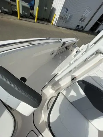 Slide: The Image of Robalo R222 Explorer 2022 - 13