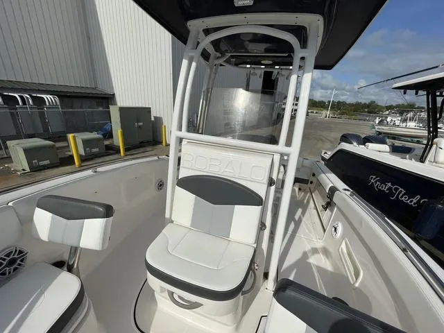 Slide: The Image of Robalo R222 Explorer 2022 - 14
