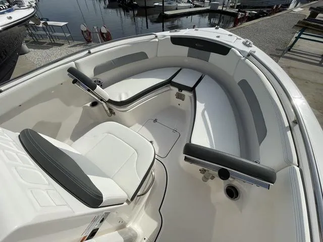 Slide: The Image of Robalo R222 Explorer 2022 - 15