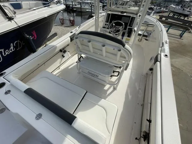 Slide: The Image of Robalo R222 Explorer 2022 - 6