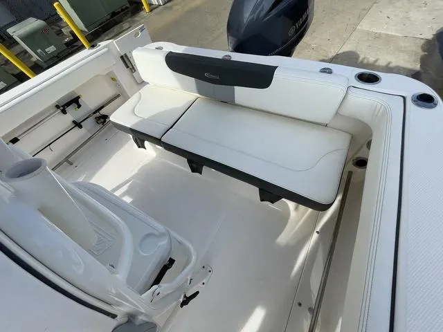 Slide: The Image of Robalo R222 Explorer 2022 - 7