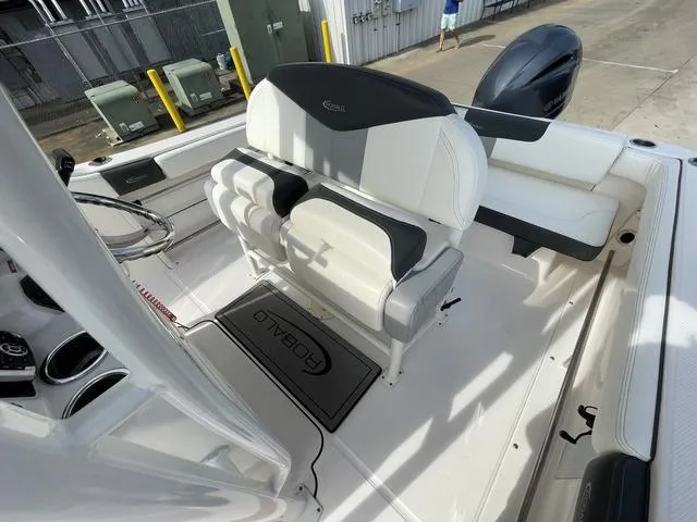 Slide: The Image of Robalo R222 Explorer 2022 - 8