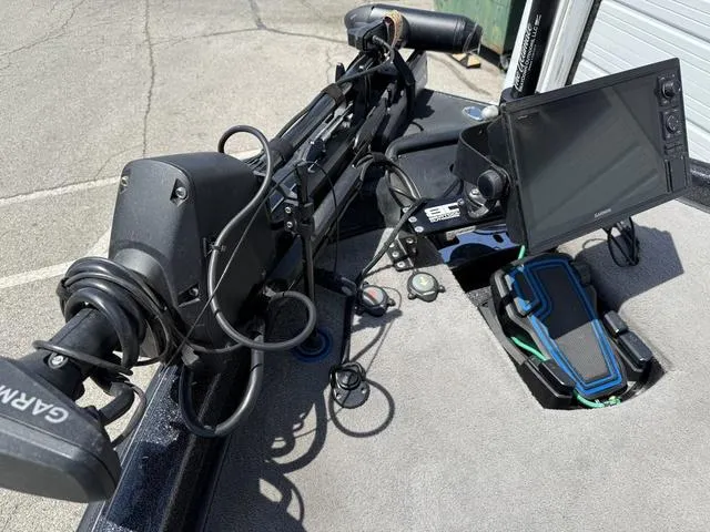 Slide: The Image of Phoenix Bass Boat 919 Pro xp 2021 - 10