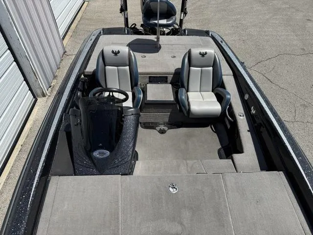 Slide: The Image of Phoenix Bass Boat 919 Pro xp 2021 - 11