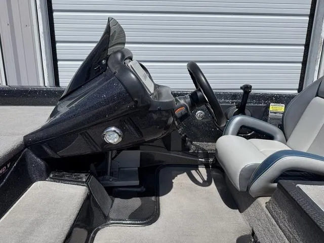 Slide: The Image of Phoenix Bass Boat 919 Pro xp 2021 - 12