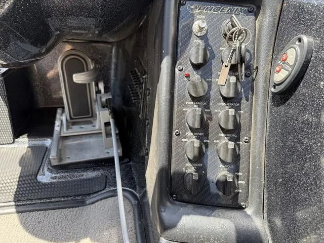 Slide: The Image of Phoenix Bass Boat 919 Pro xp 2021 - 14