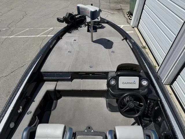 Slide: The Image of Phoenix Bass Boat 919 Pro xp 2021 - 7