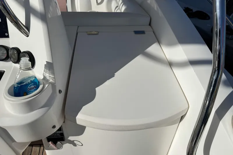 Slide: The Image of Interior view of 2004 Sunseeker Sportfisher 37 boat with cleaning supplies. - 25