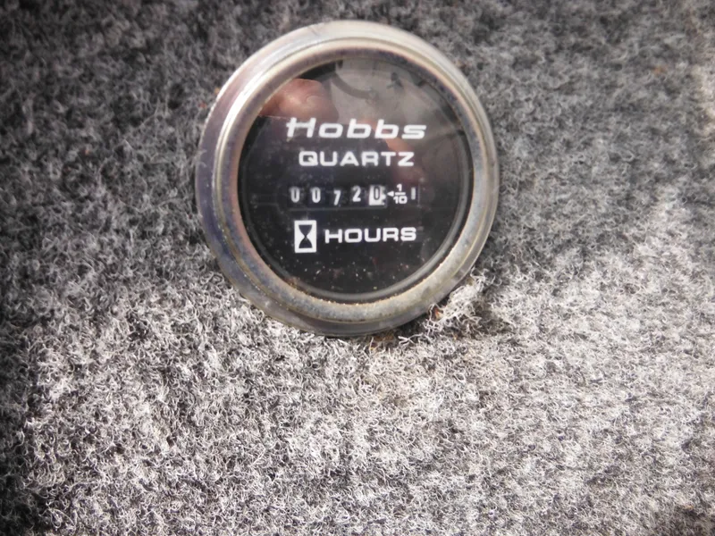 Slide: The Image of Hobbs Quartz hour meter on 2008 Yamaha Boats SX210, showing 720 hours. - 37