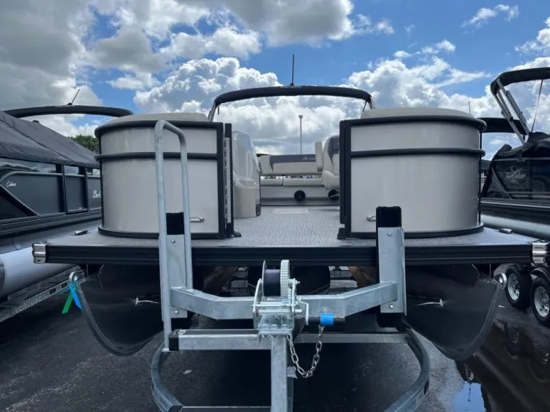 Slide: The Image of Aria A22UC 2024 - 3