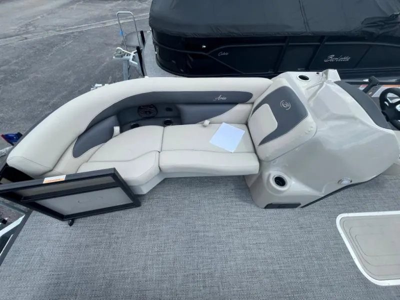 Slide: The Image of Aria A22UC 2024 - 5