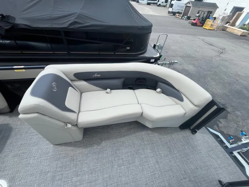 Slide: The Image of Aria A22UC 2024 - 6