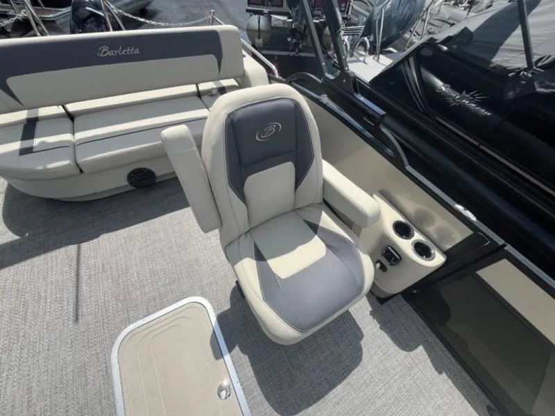 Slide: The Image of Aria A22UC 2024 - 8