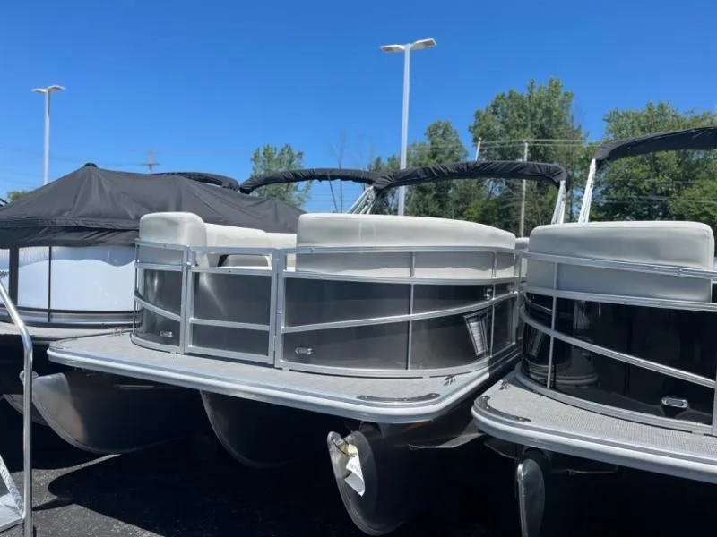 Slide: The Image of 2024 Vista 20 LR pontoon boats displayed outdoors under clear blue sky. - 4