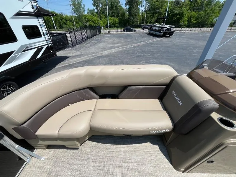 Slide: The Image of Mirage 822 CLZ 2025 - 5