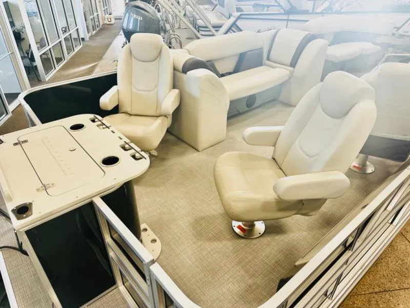 Slide: The Image of Mirage 8522 Party Fish 2025 - 16