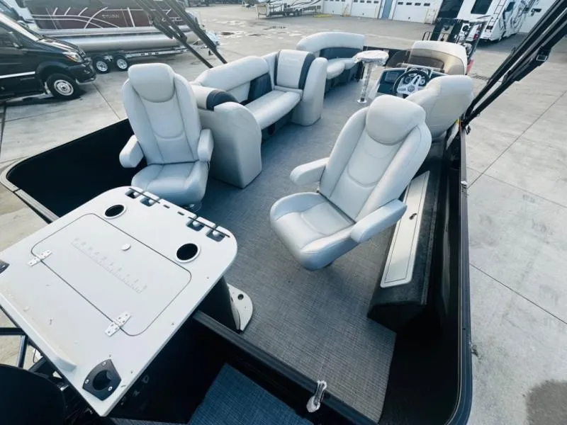 Slide: The Image of Mirage 8522 Party Fish 2025 - 11