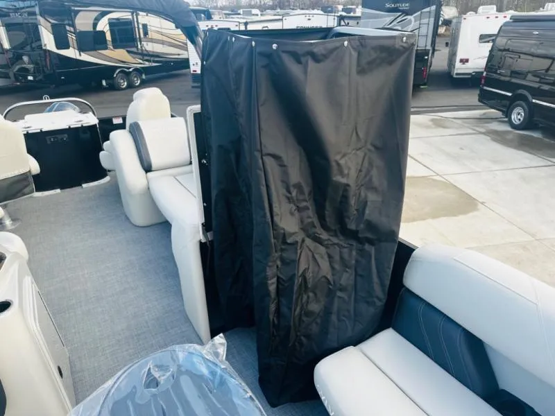 Slide: The Image of Mirage 8522 Party Fish 2025 - 15