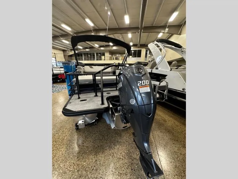 Slide: The Image of 2025 L3 DLZ Bar boat with Yamaha 200 engine in showroom. - 20