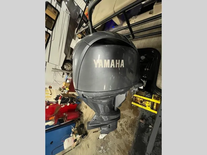 Slide: The Image of Yamaha outboard motor in a workshop, next to a 2025 L3 DLZ DH Bar. - 15