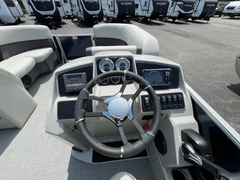 Slide: The Image of Mirage 8520 CLZ DH 2025 - 10