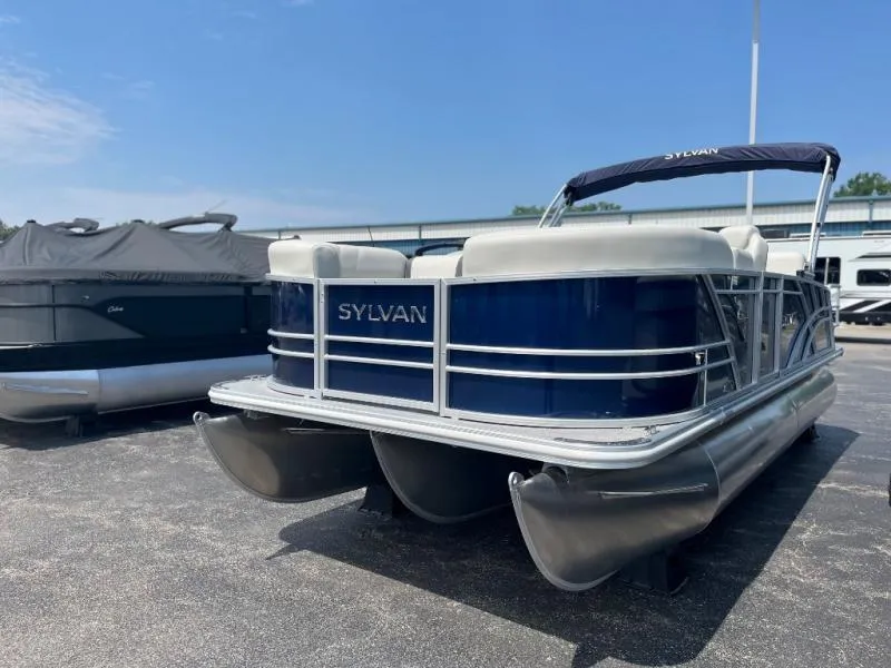 Slide: The Image of Mirage 8520 CLZ DH 2025 - 3