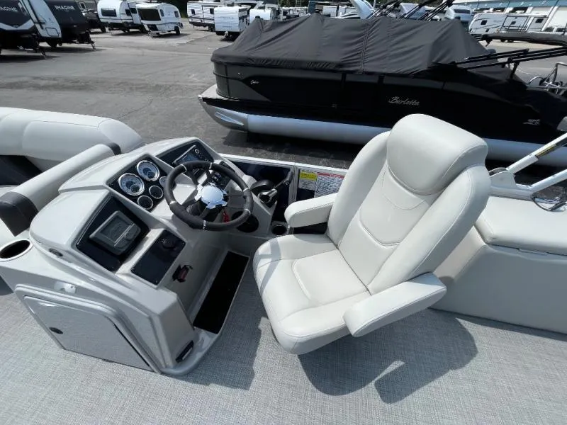 Slide: The Image of Mirage 8520 CLZ DH 2025 - 9