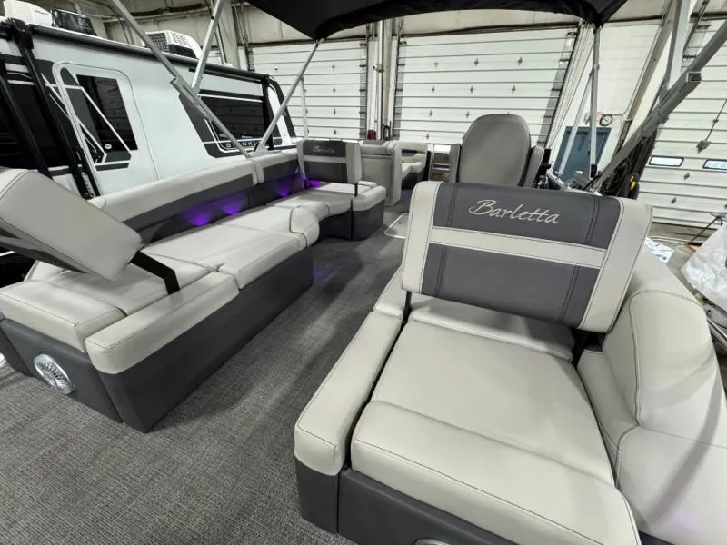 Slide: The Image of Cabrio Mid-Lounge C22M 2025 - 11