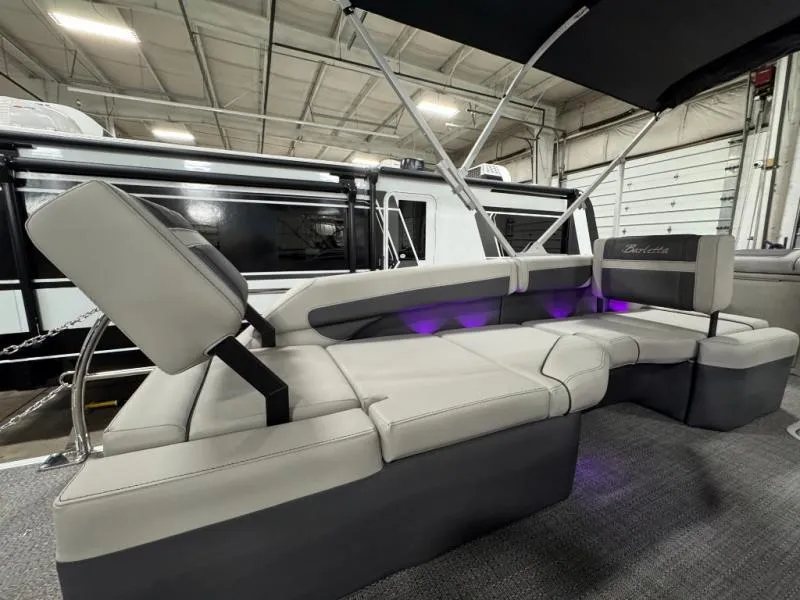 Slide: The Image of Cabrio Mid-Lounge C22M 2025 - 13