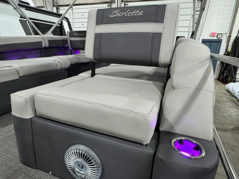 Slide: The Image of Cabrio Mid-Lounge C22M 2025 - 14