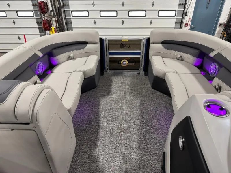 Slide: The Image of Cabrio Mid-Lounge C22M 2025 - 15