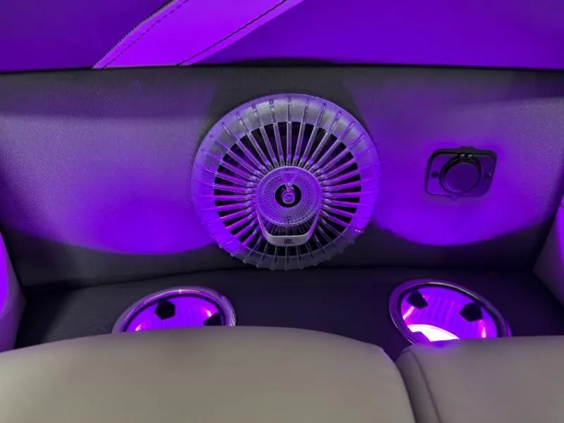 Slide: The Image of Cabrio Mid-Lounge C22M 2025 - 17