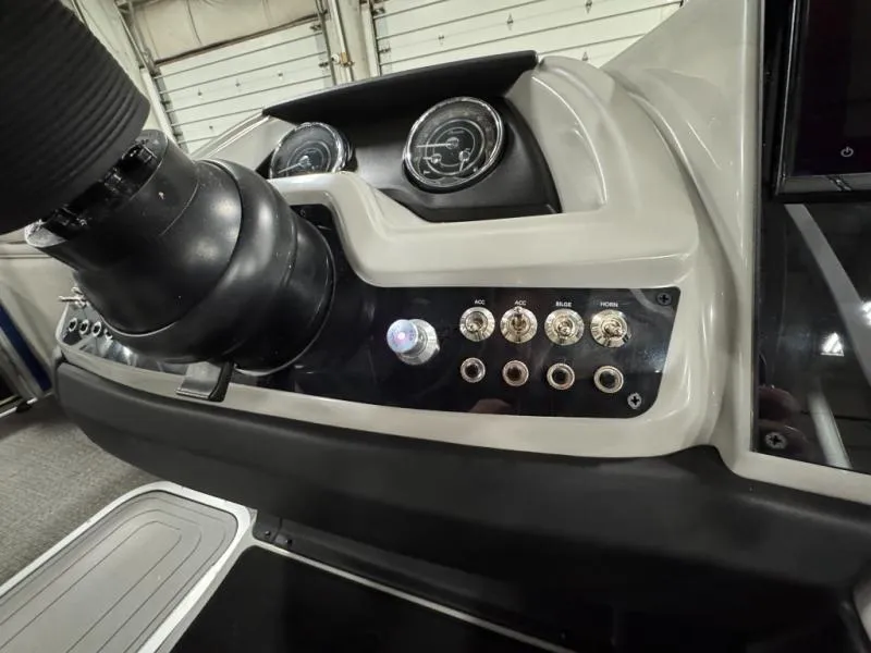 Slide: The Image of Cabrio Mid-Lounge C22M 2025 - 21