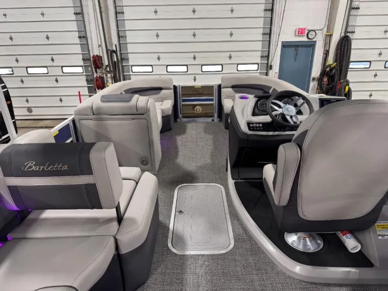 Slide: The Image of Cabrio Mid-Lounge C22M 2025 - 24