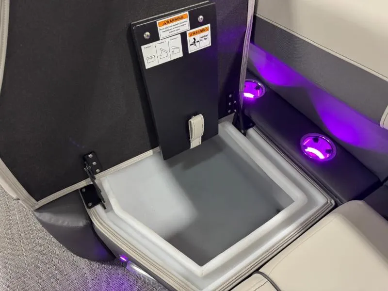 Slide: The Image of Cabrio Mid-Lounge C22M 2025 - 25