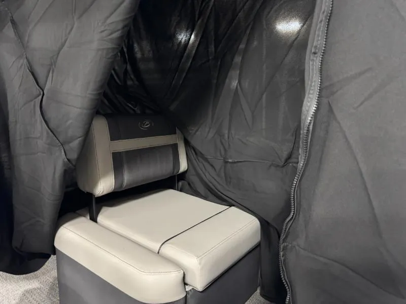 Slide: The Image of Cabrio Mid-Lounge C22M 2025 - 28