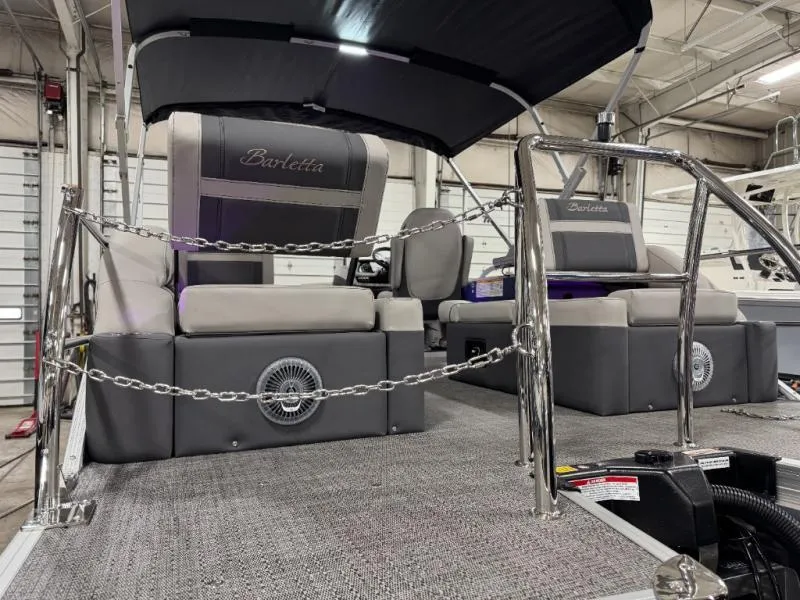 Slide: The Image of Cabrio Mid-Lounge C22M 2025 - 8