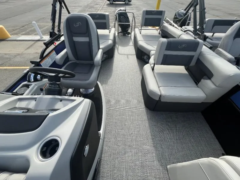 Slide: The Image of Cabrio Mid-Lounge C22M 2025 - 7
