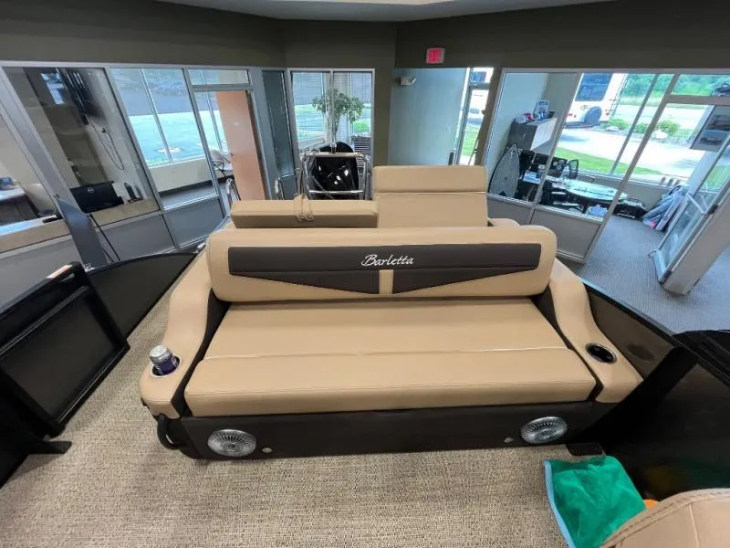 Slide: The Image of Cabrio C22UC 2025 - 12