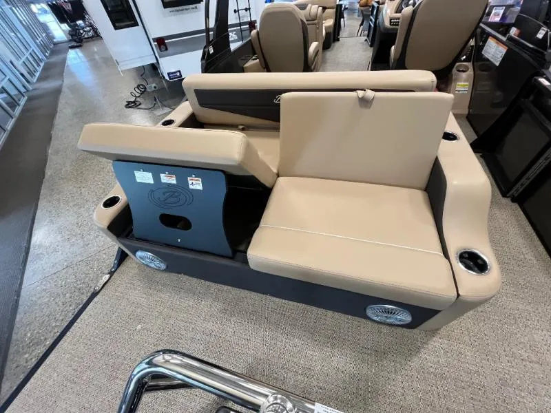 Slide: The Image of Cabrio C22UC 2025 - 13