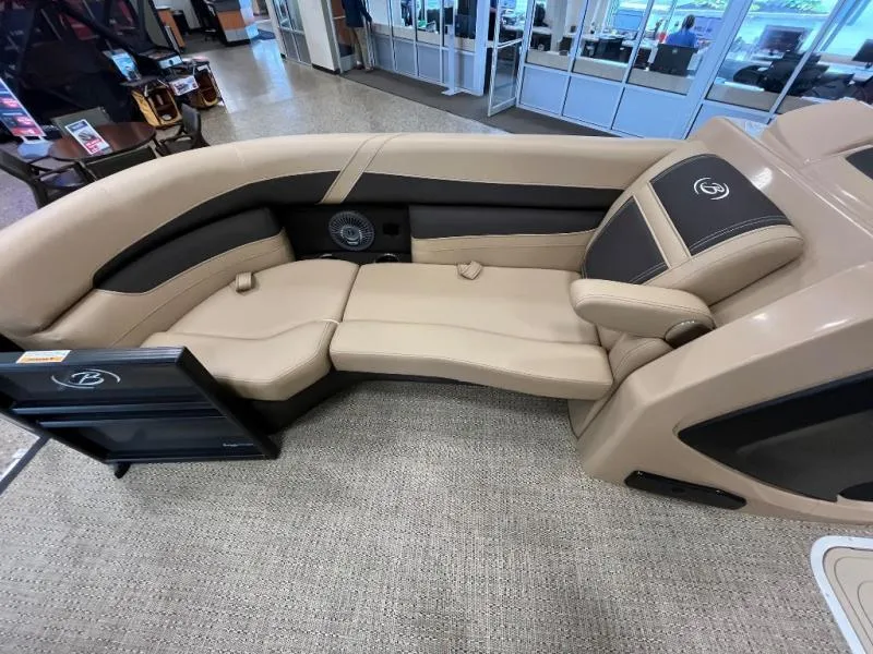 Slide: The Image of Cabrio C22UC 2025 - 5