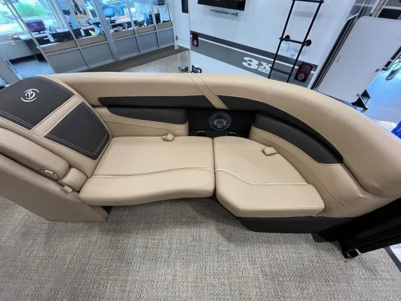 Slide: The Image of Cabrio C22UC 2025 - 6