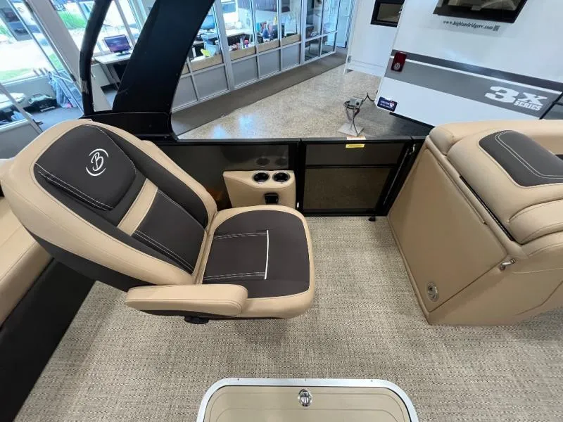 Slide: The Image of Cabrio C22UC 2025 - 8