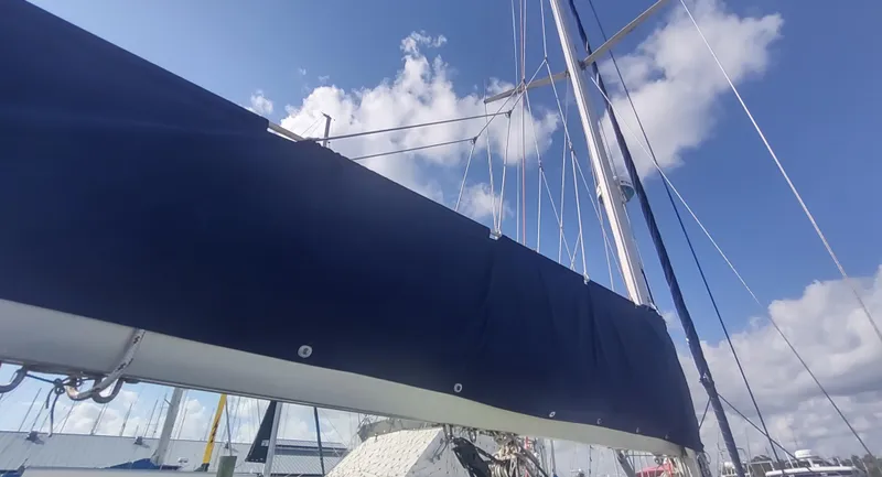 Slide: The Image of Sailboat mast and boom of 1990 Beneteau Oceanis 390 under blue sky. - 30
