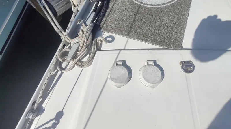 Slide: The Image of Deck of 1990 Beneteau Oceanis 390 sailboat with ropes and fittings. - 37