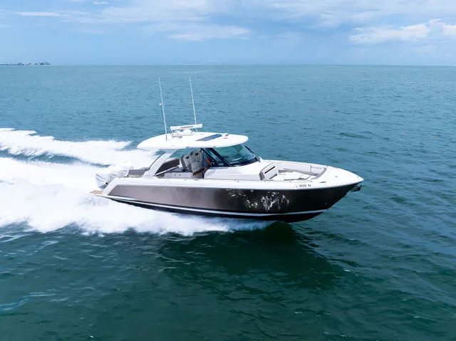 Slide: The Image of Tiara 38 LS 2023 - 38