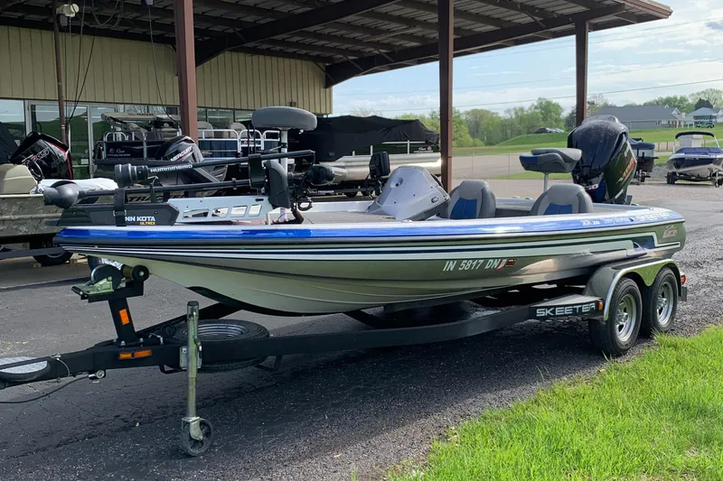 Slide: The Image of Skeeter ZX20 2012 - 2