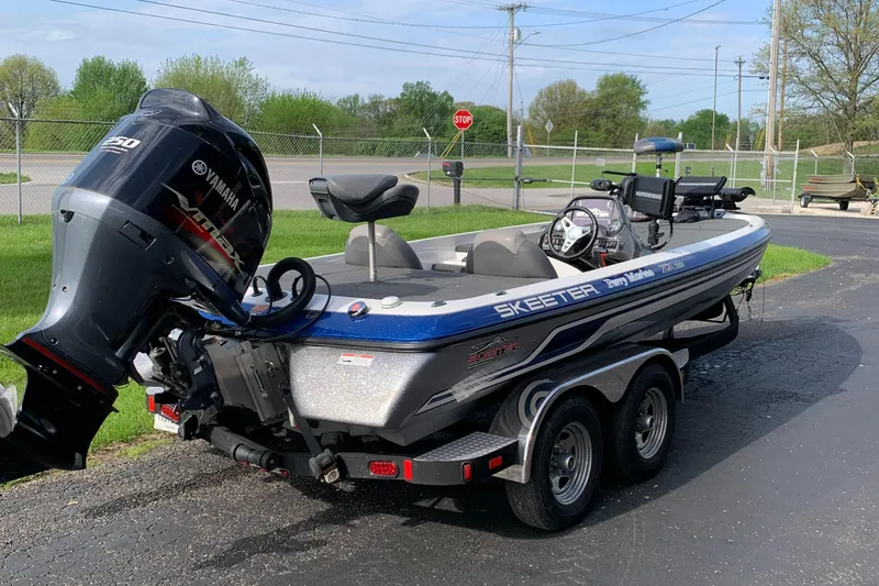 Slide: The Image of Skeeter ZX20 2012 - 4